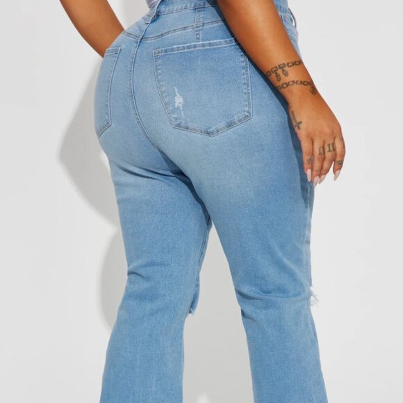 NWT Light Wash Bootcut Ripped Jeans Curvy Stretch - Picture 2 of 5